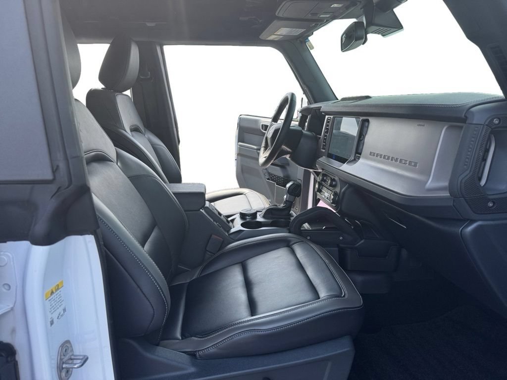 Certified 2025 Ford Bronco Outer Banks w/ Sasquatch Package AWD/4WD image 18