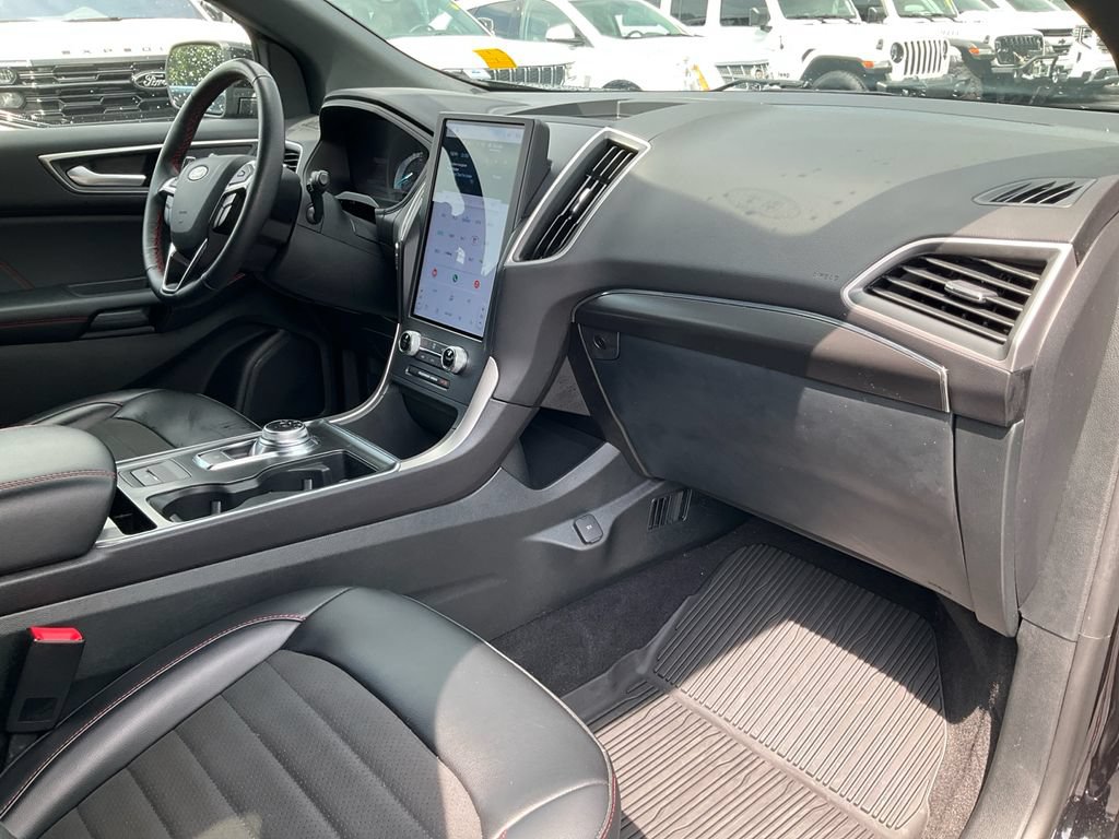 Certified 2024 Ford Edge ST-Line AWD/4WD image 11