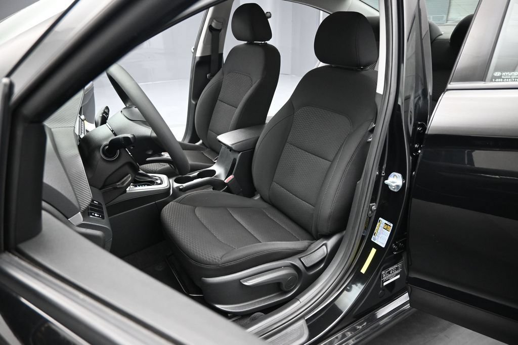 Used 2019 Hyundai Elantra SE w/ Cargo Package FWD image 9