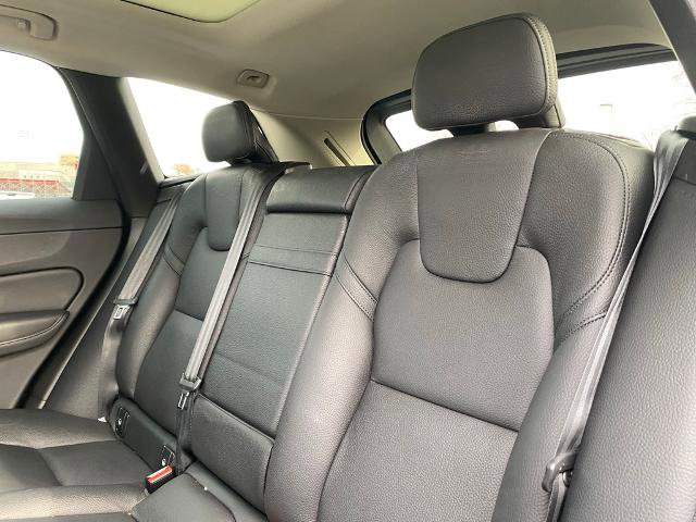 Used 2021 Volvo XC60 T5 Momentum w/ Protection Package Premier image 29