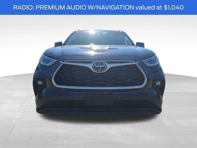 Used 2021 Toyota Highlander XLE AWD/4WD image 3