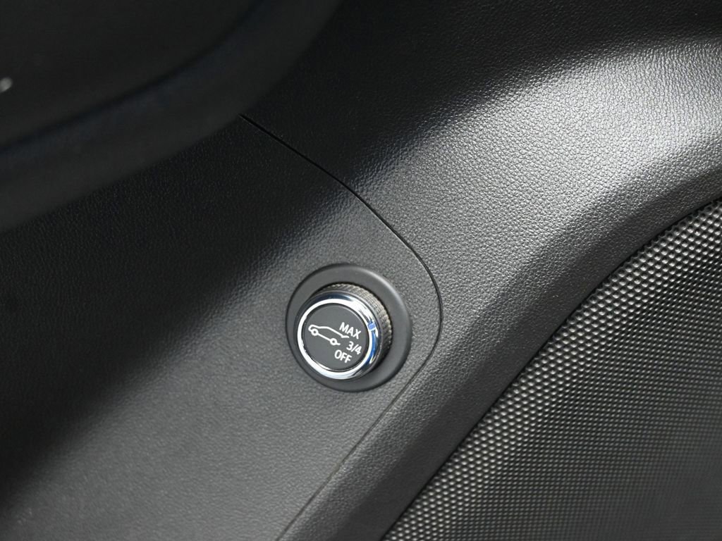 Used 2021 GMC Acadia SLE w/ Driver Convenience Package image 13