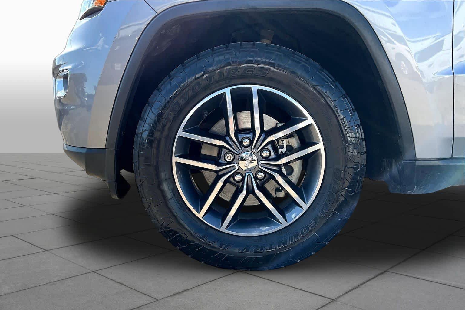 Used 2018 Jeep Grand Cherokee Limited RWD image 11
