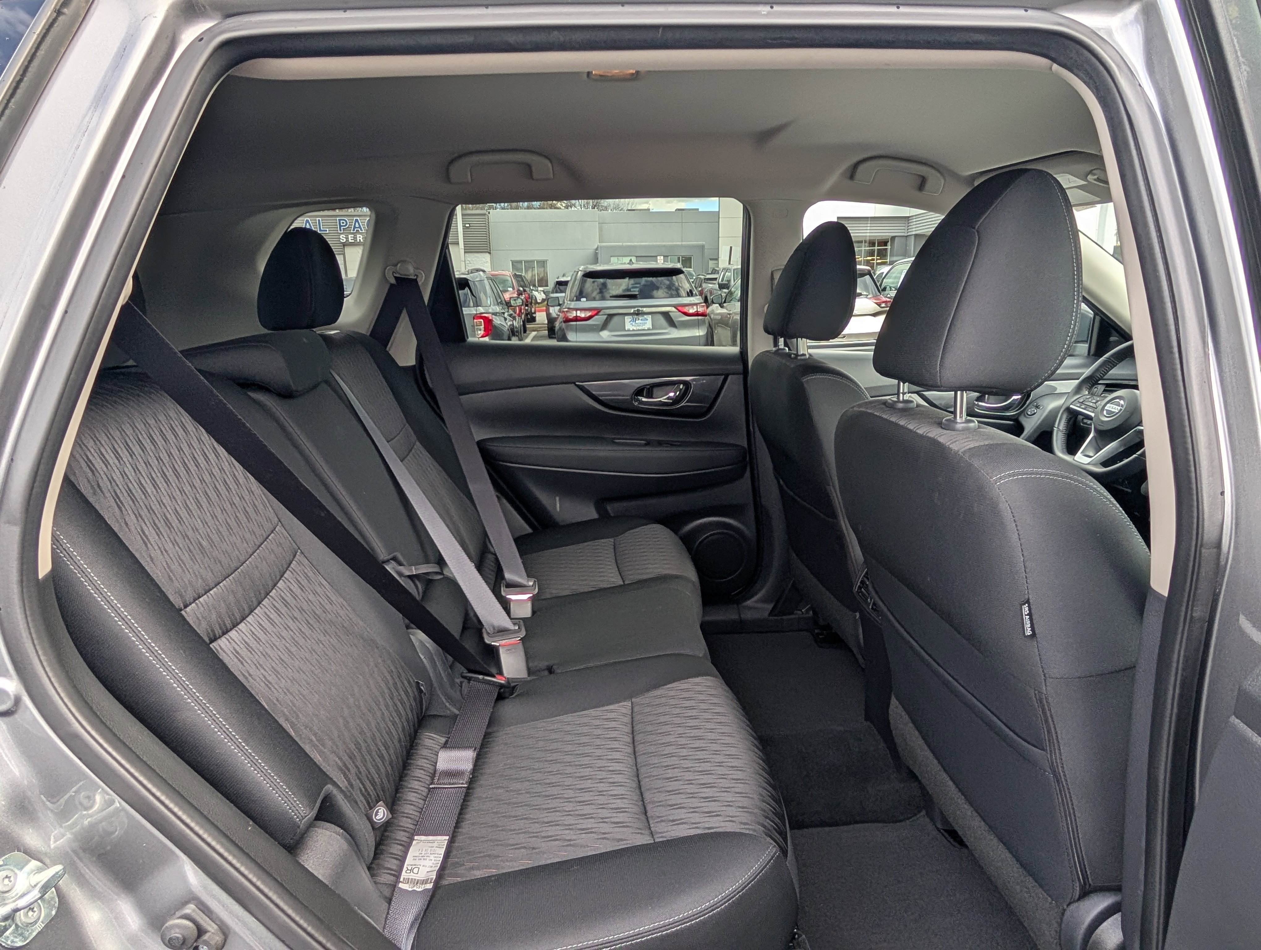 Used 2018 Nissan Rogue SV image 11