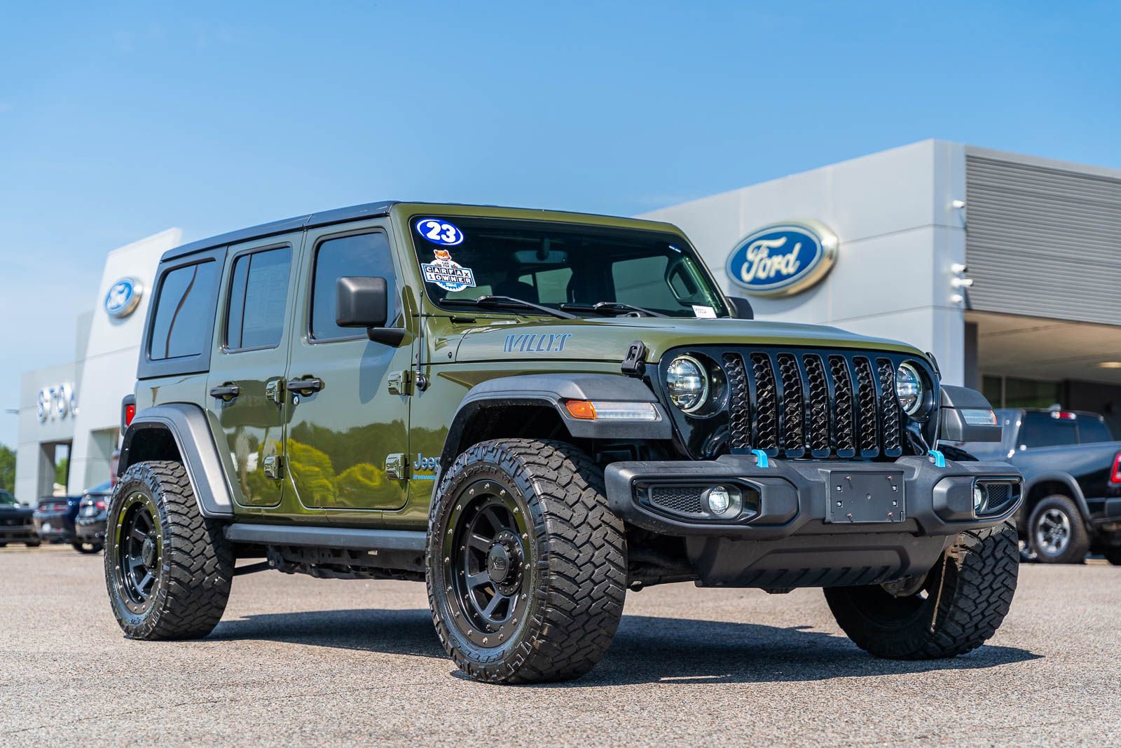 Used 2023 Jeep Wrangler Unlimited w/ Cold Weather Group AWD/4WD image 1