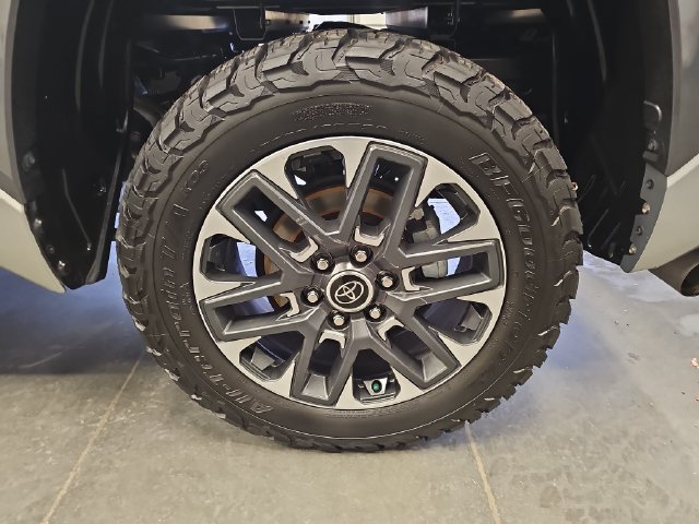 Used 2024 Toyota Tundra Limited AWD/4WD image 32