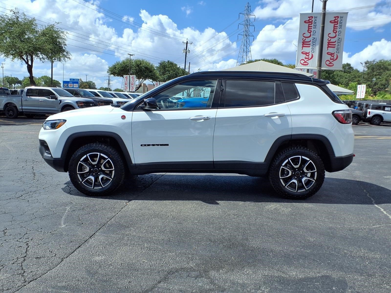Used 2025 Jeep Compass Trailhawk AWD/4WD image 9