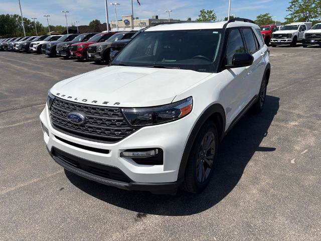 Certified 2024 Ford Explorer XLT w/ Equipment Group 202A AWD/4WD image 3