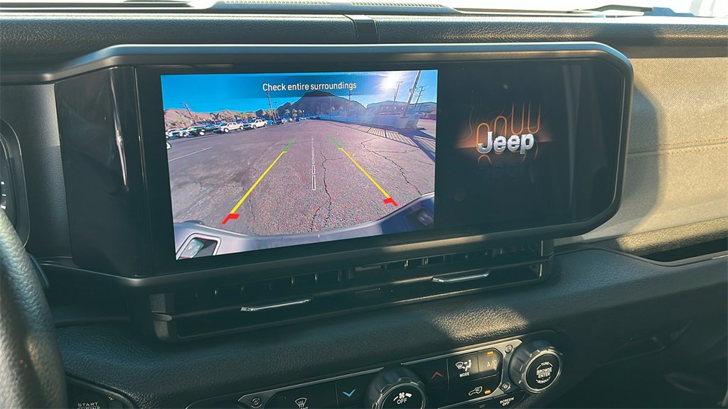 Used 2024 Jeep Gladiator Sport image 18