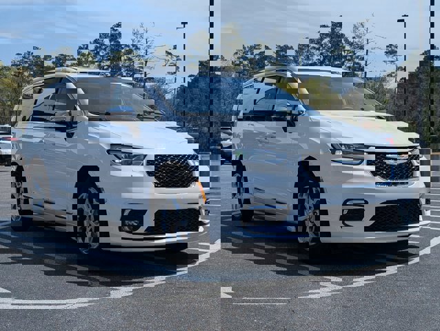 Used 2023 Chrysler Pacifica Limited image 6