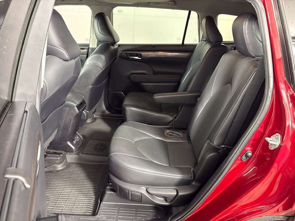 Used 2023 Toyota Highlander Limited AWD/4WD image 23