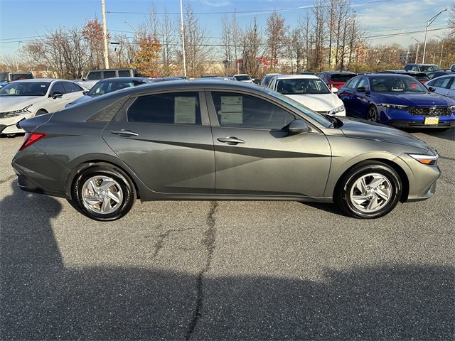 Used 2025 Hyundai Elantra SE image 6