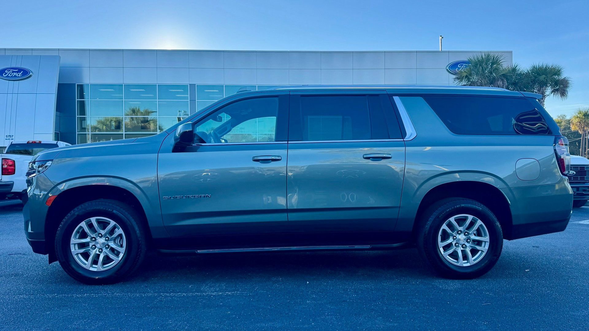 Used 2024 Chevrolet Suburban LT image 13