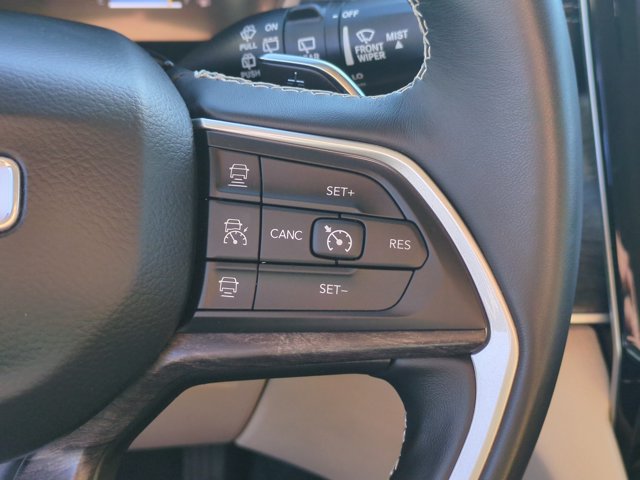 Used 2021 Jeep Grand Cherokee L Limited AWD/4WD image 16