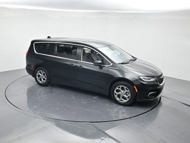 Used 2024 Chrysler Pacifica Limited image 41
