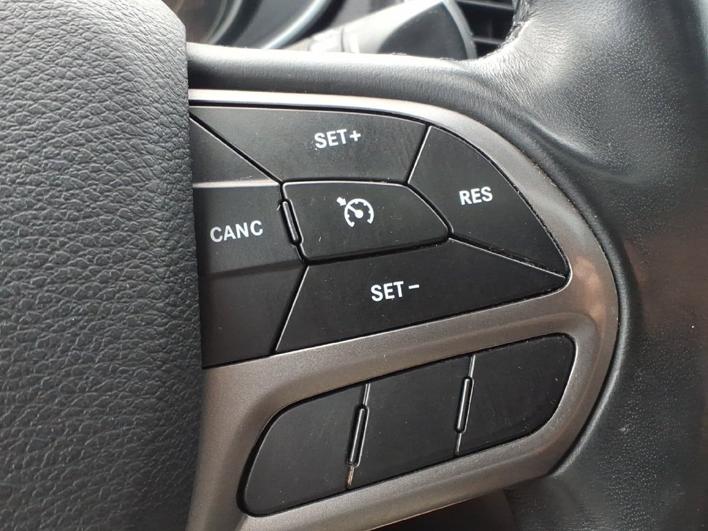 Used 2019 Jeep Cherokee Latitude Plus w/ Comfort/Convenience Group AWD/4WD image 9