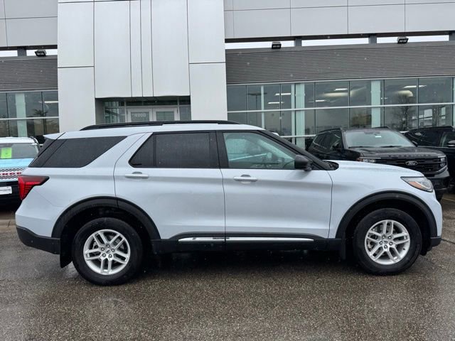 Certified 2025 Ford Explorer Active AWD/4WD image 4