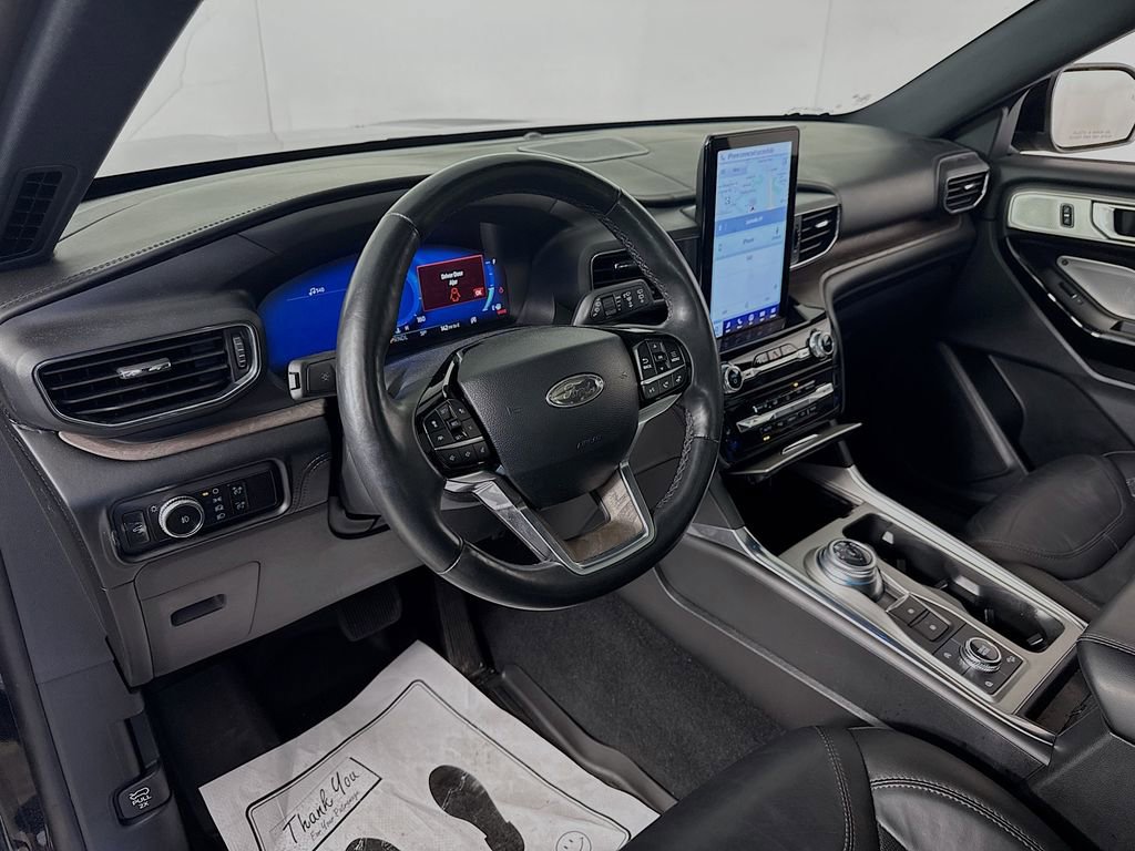 Certified 2023 Ford Explorer Platinum w/ Technology Package AWD/4WD image 9