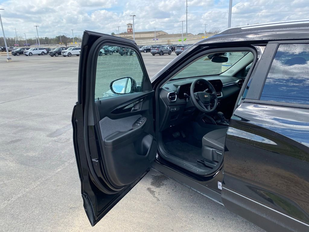 Used 2025 Chevrolet TrailBlazer LT image 11