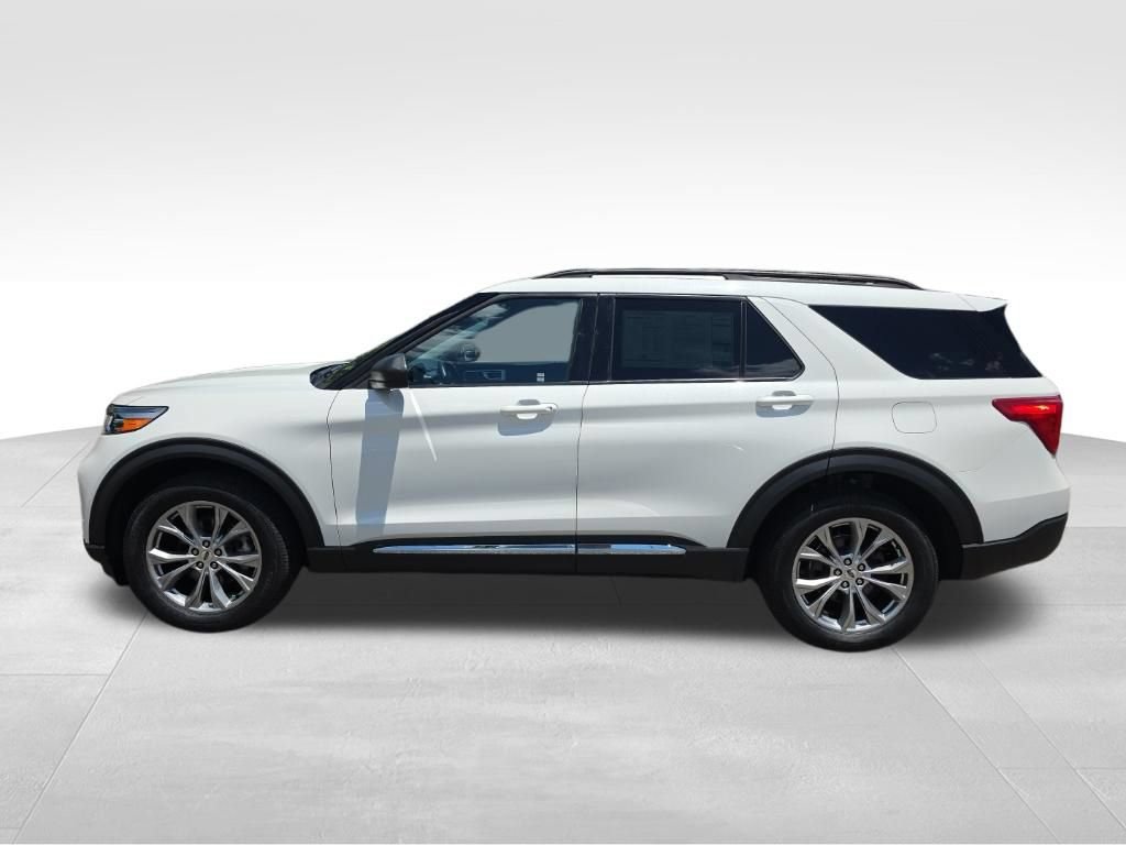 Certified 2023 Ford Explorer XLT w/ Equipment Group 202A AWD/4WD image 9