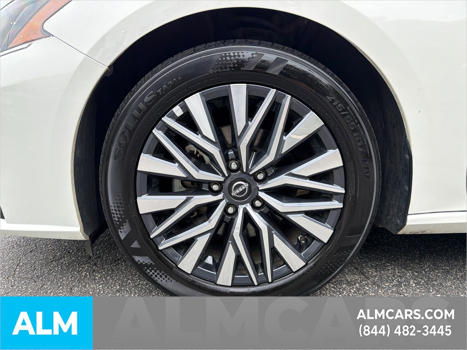 Used 2025 Nissan Altima 2.5 SV FWD image 12