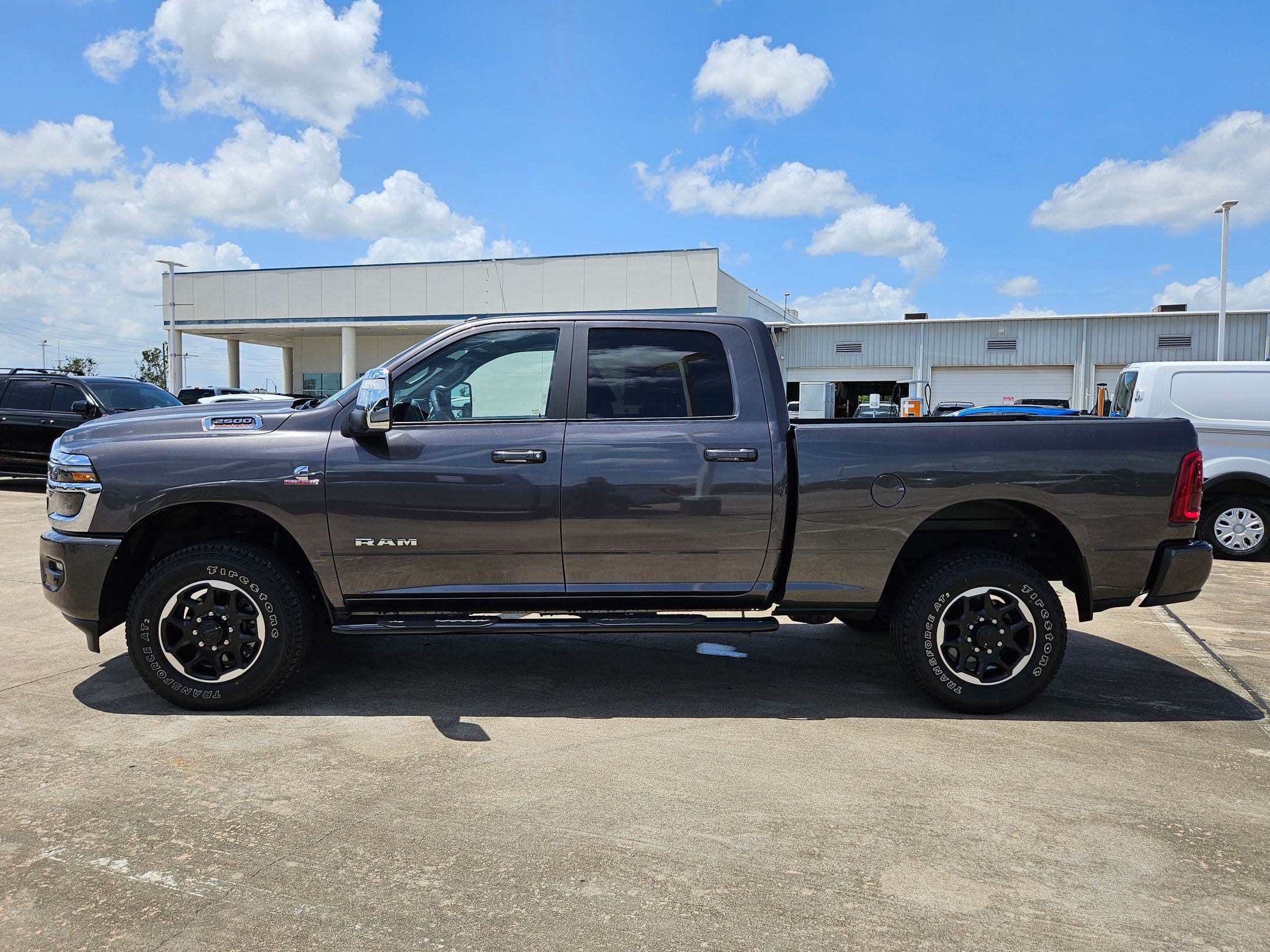 Used 2025 RAM 2500 Laramie AWD/4WD image 9