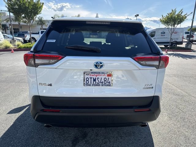 Used 2021 Toyota RAV4 XLE w/ Convenience Package AWD/4WD image 4