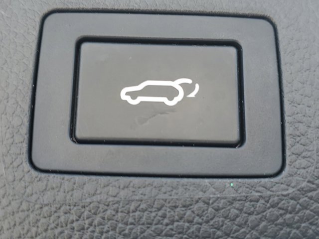 Used 2018 Hyundai Santa Fe SE Ultimate w/ SE Ultimate Tech Package 03 image 14