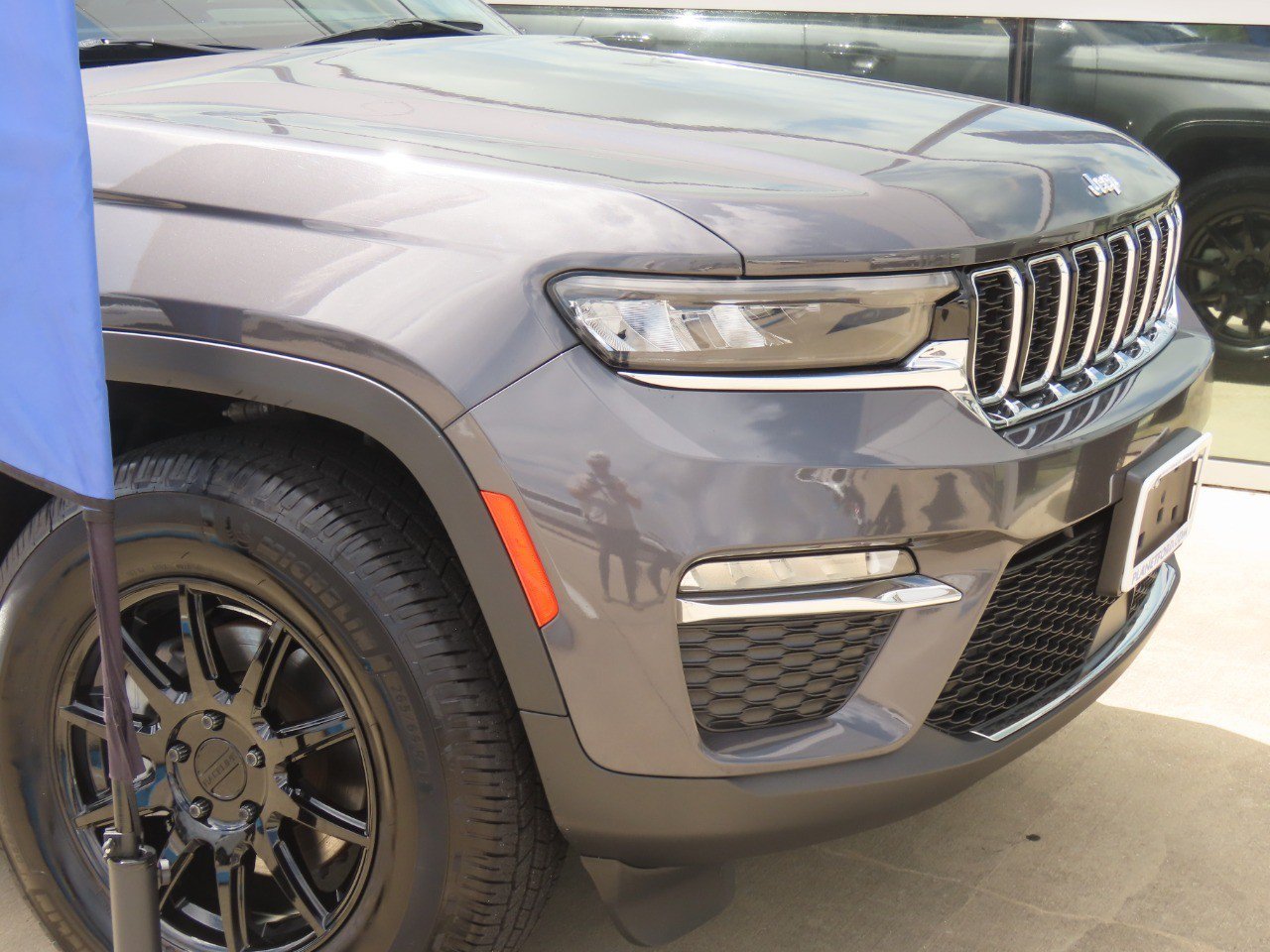 Used 2024 Jeep Grand Cherokee Limited AWD/4WD image 6