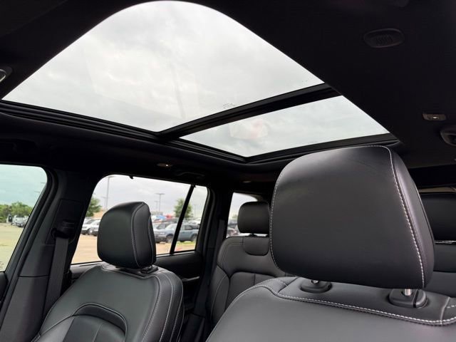 Used 2024 Jeep Grand Cherokee Limited w/ Luxury Tech Group II image 10