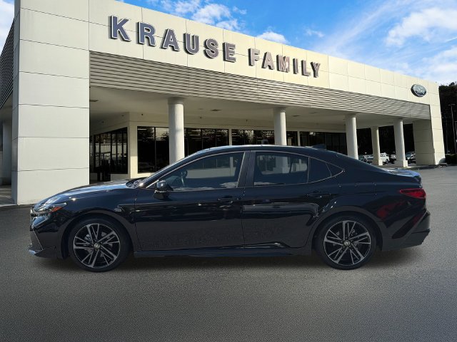 Used 2025 Toyota Camry XSE FWD image 4