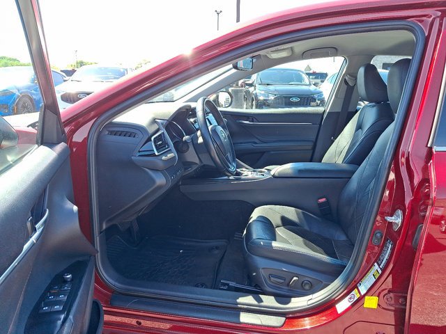 Used 2018 Toyota Camry XLE FWD image 13