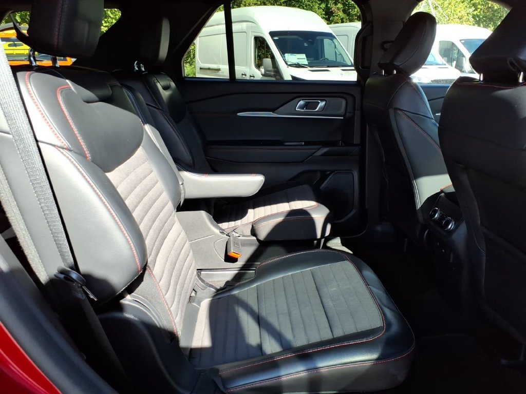 Certified 2025 Ford Explorer ST-Line AWD/4WD image 13