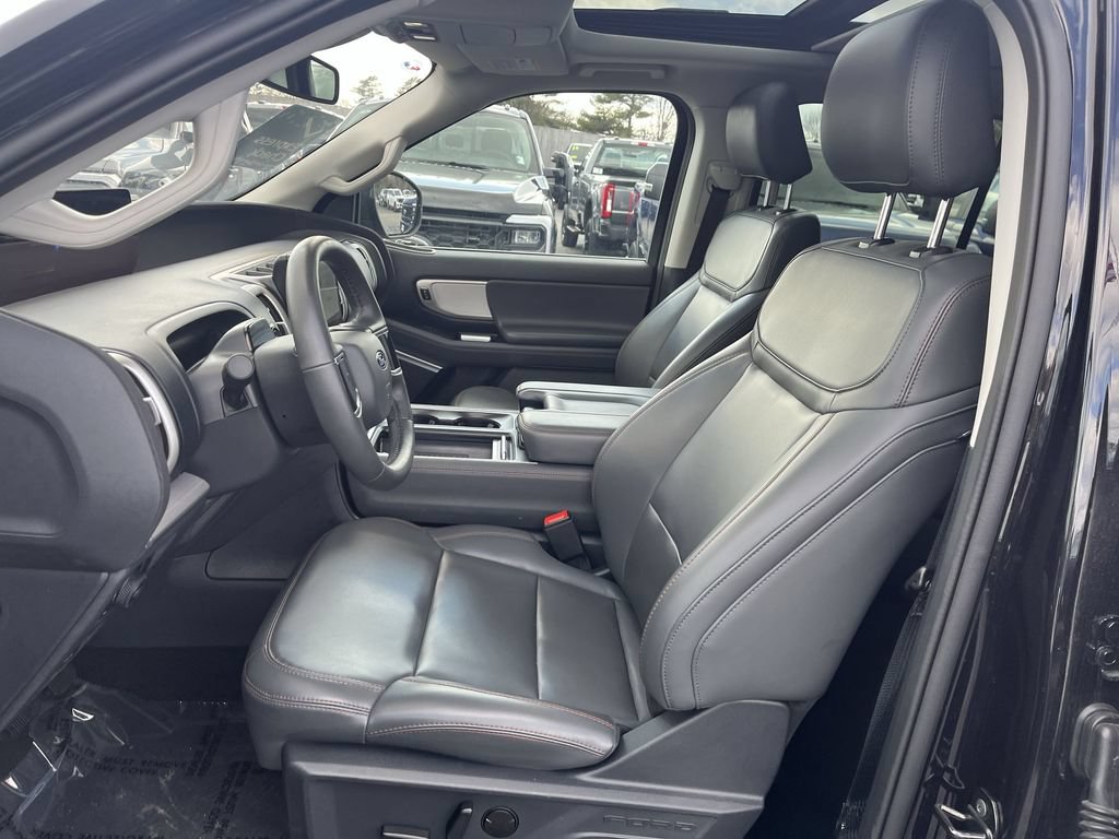 Certified 2025 Ford Expedition Active AWD/4WD image 6