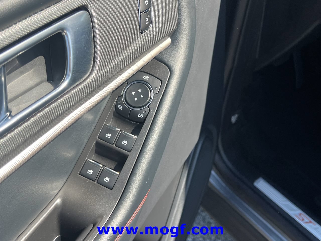 Certified 2025 Ford Explorer ST-Line AWD/4WD image 17