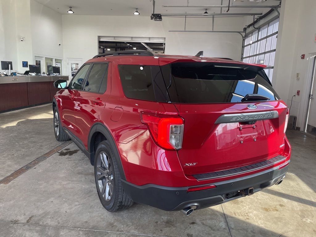Certified 2022 Ford Explorer XLT w/ Equipment Group 202A AWD/4WD image 8