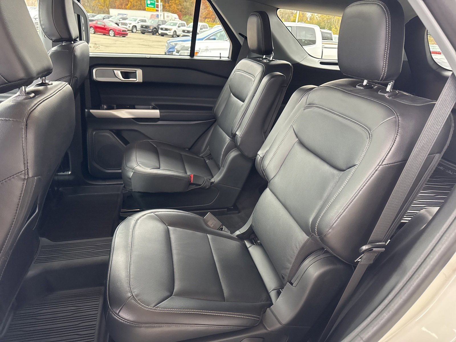 Certified 2022 Ford Explorer Limited w/ Equipment Group 301A image 32