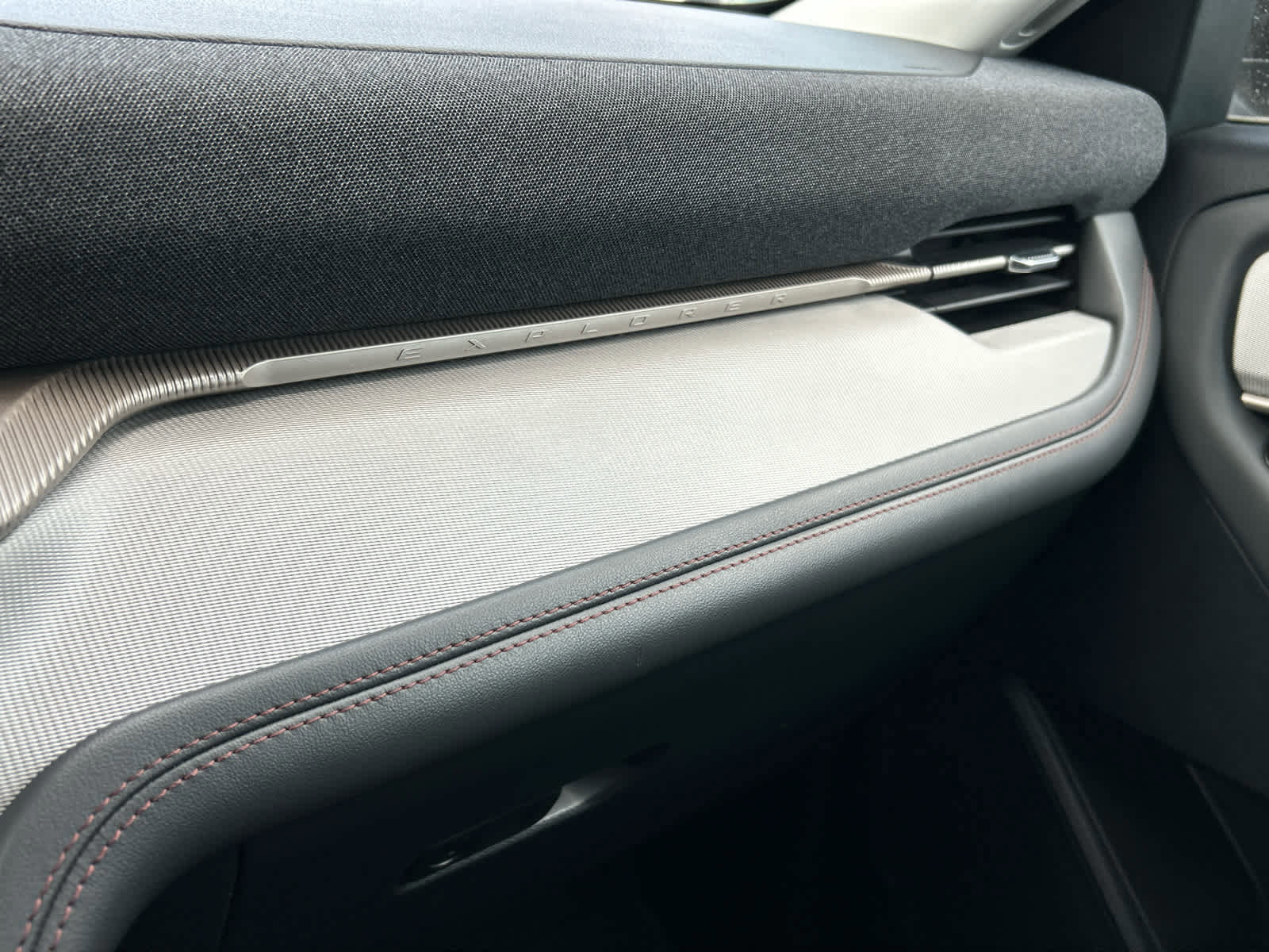 Certified 2025 Ford Explorer Active image 45