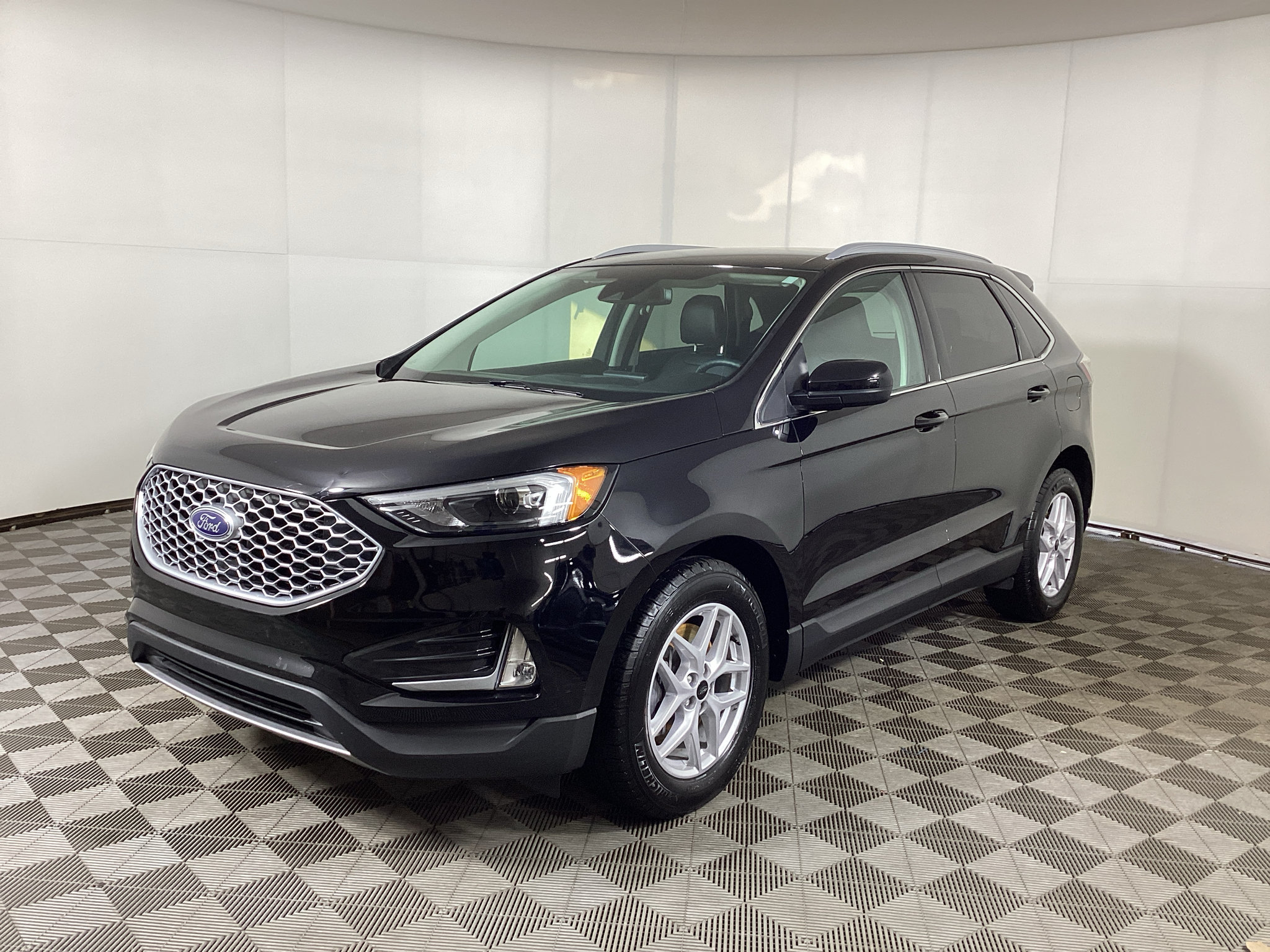 Certified 2024 Ford Edge SEL w/ Convenience Package AWD/4WD image 5