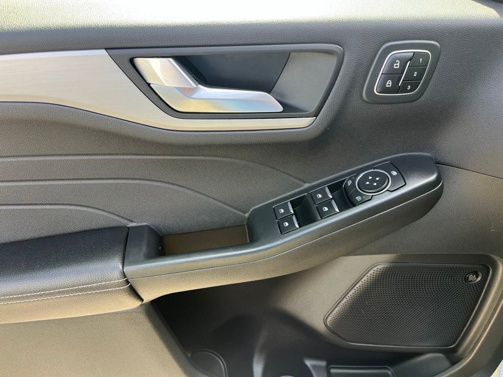 Certified 2023 Ford Escape Platinum w/ Premium Technology Package AWD/4WD image 44