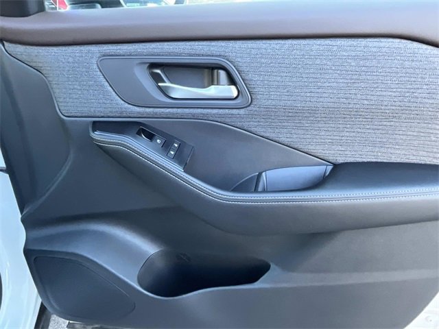 Used 2022 Nissan Rogue SV image 23