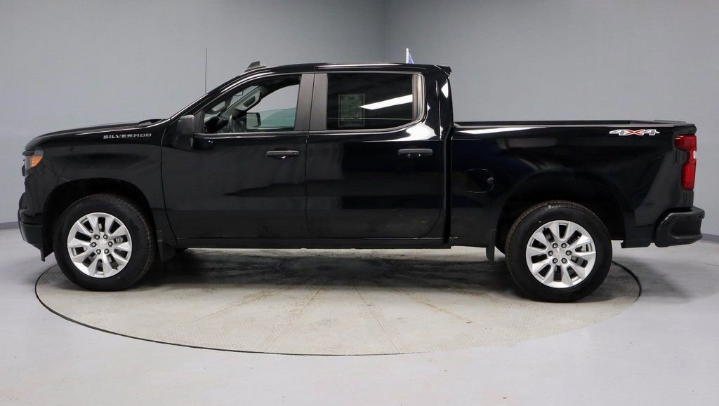 Used 2022 Chevrolet Silverado 1500 Custom image 2