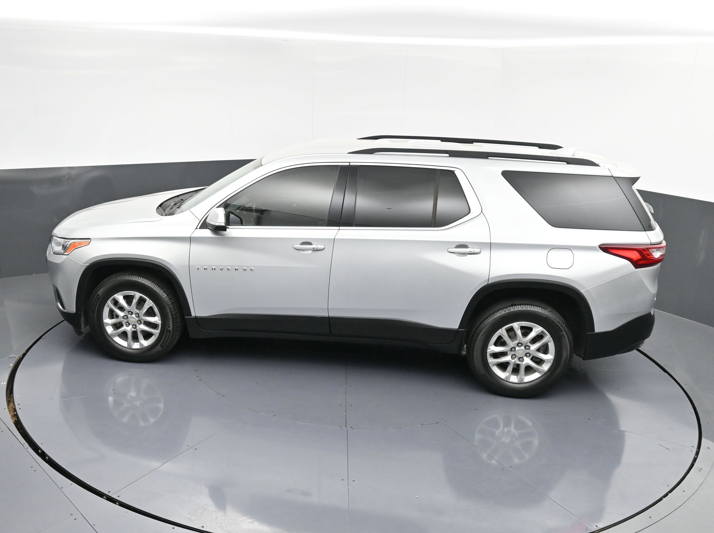 Used 2021 Chevrolet Traverse LT image 7