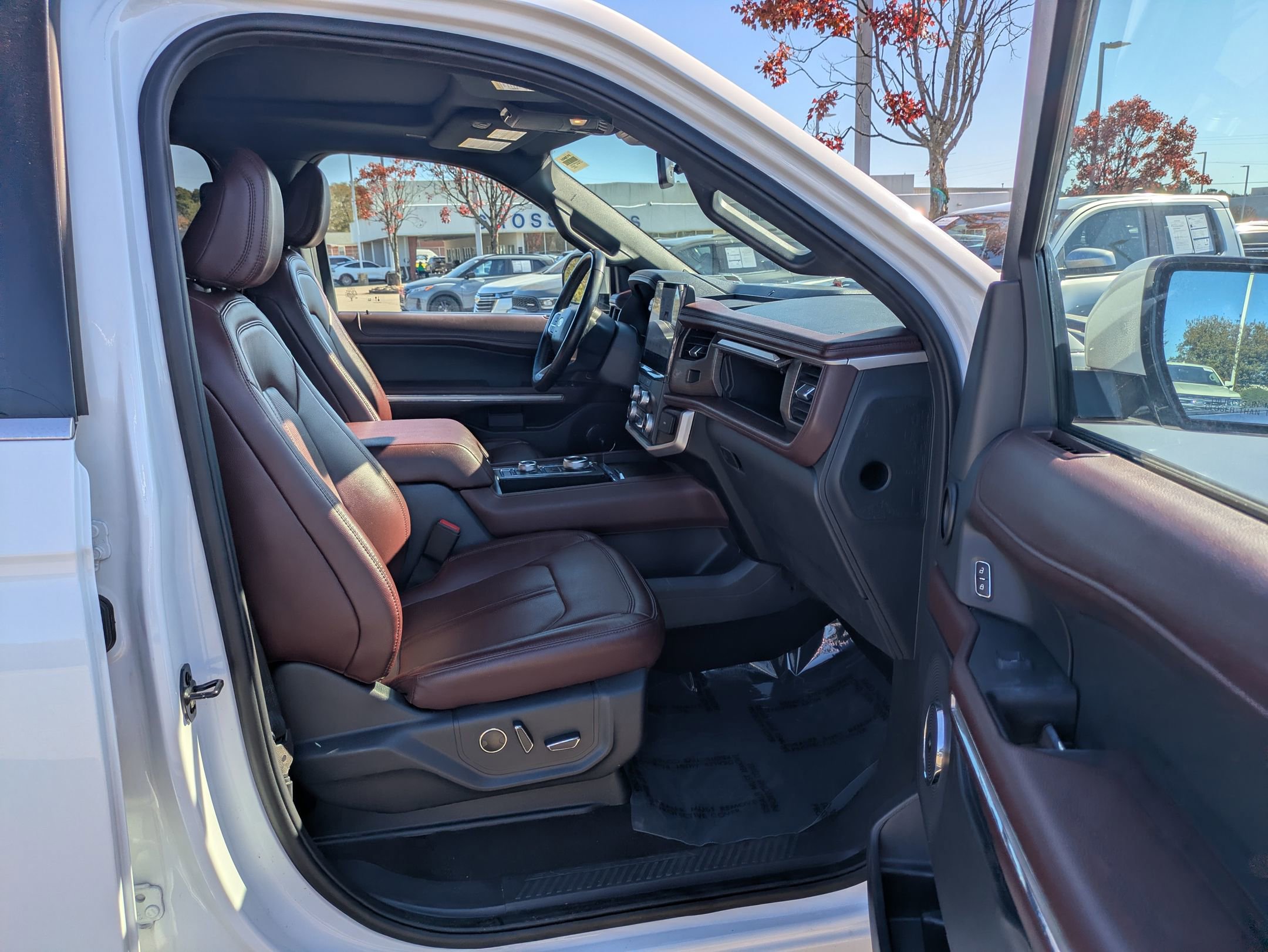 Certified 2023 Ford Expedition Limited image 33