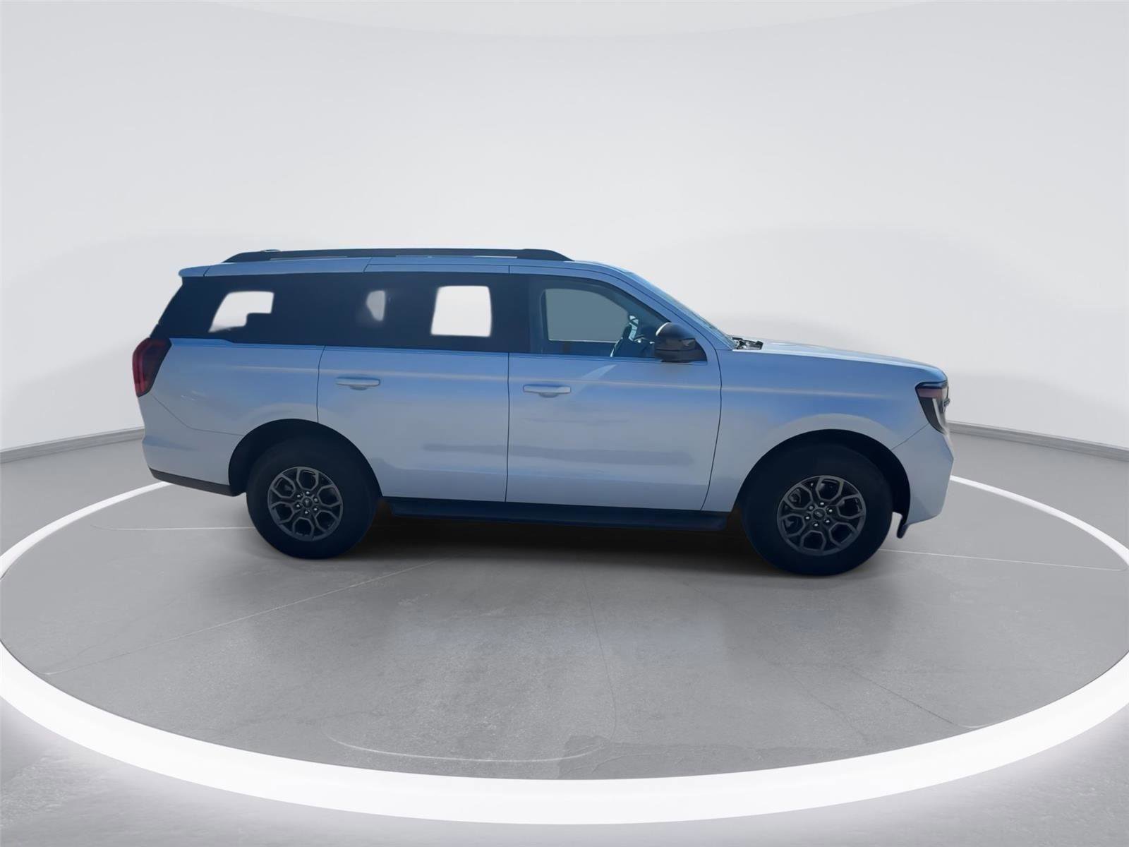 Certified 2025 Ford Expedition Active image 3