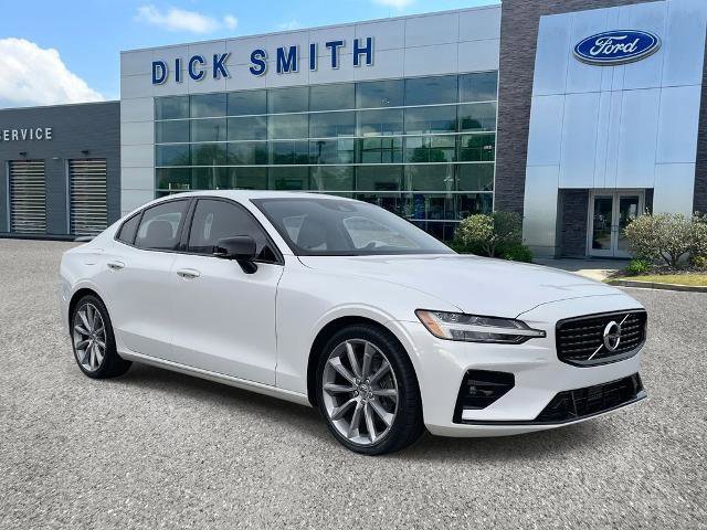 Used 2021 Volvo S60 T5 Momentum w/ Advanced Package image 5