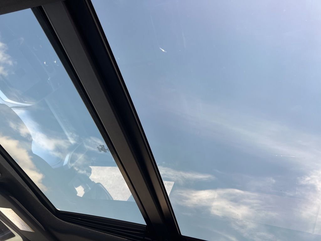 Certified 2022 Ford F250 Lariat w/ Tremor Off-Road Package image 19