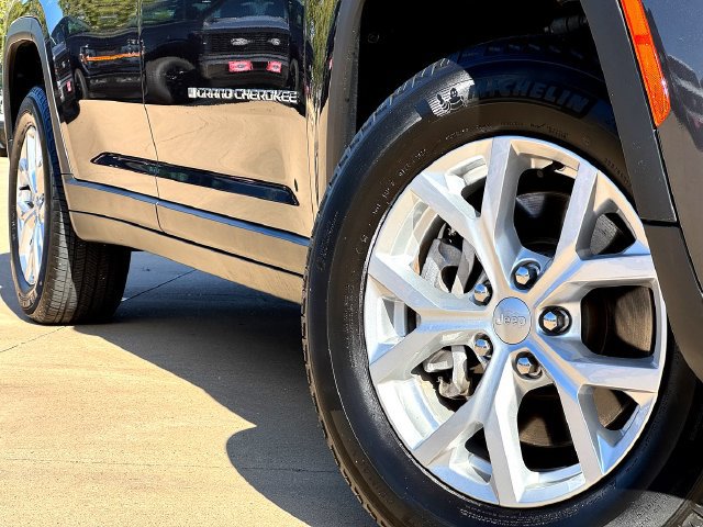 Used 2024 Jeep Grand Cherokee L Limited AWD/4WD image 7