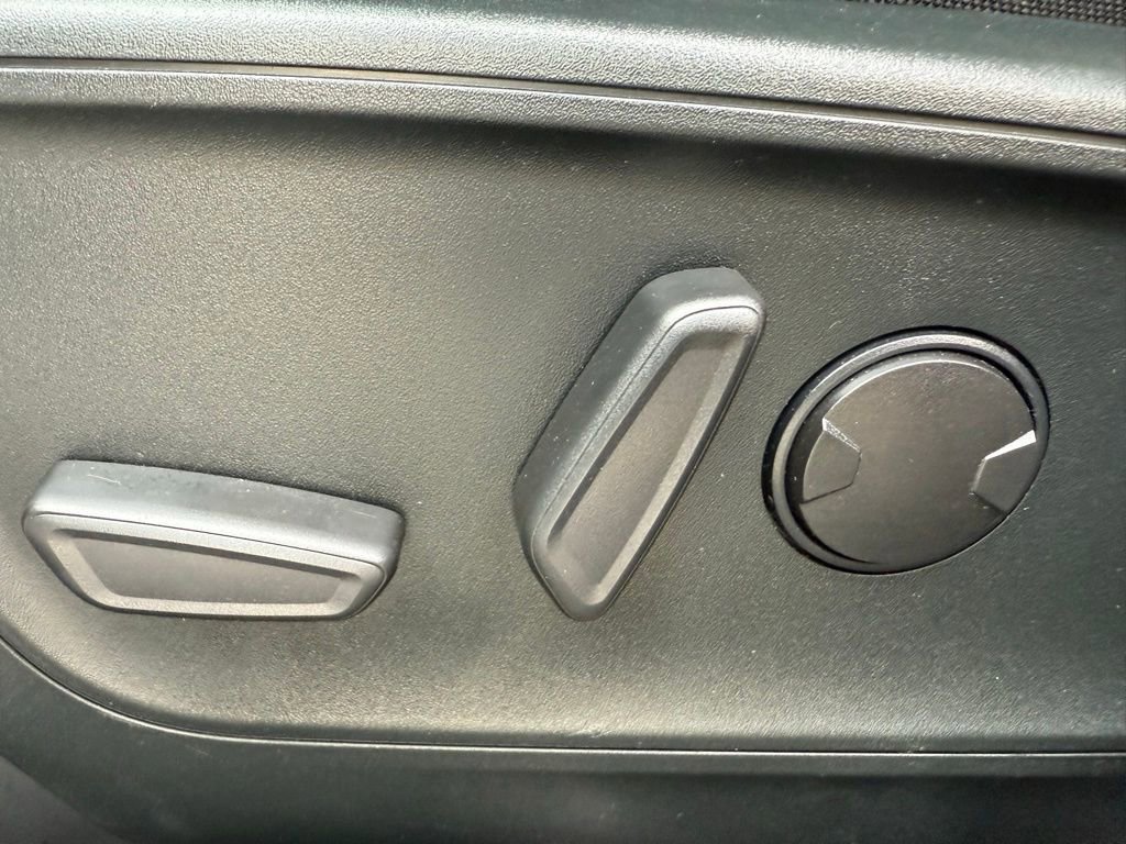 Certified 2022 Ford Escape SE w/ SE Sport Appearance Package image 19