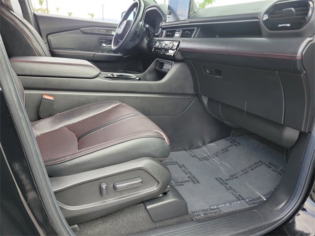 Used 2025 Honda Pilot Black Edition image 22